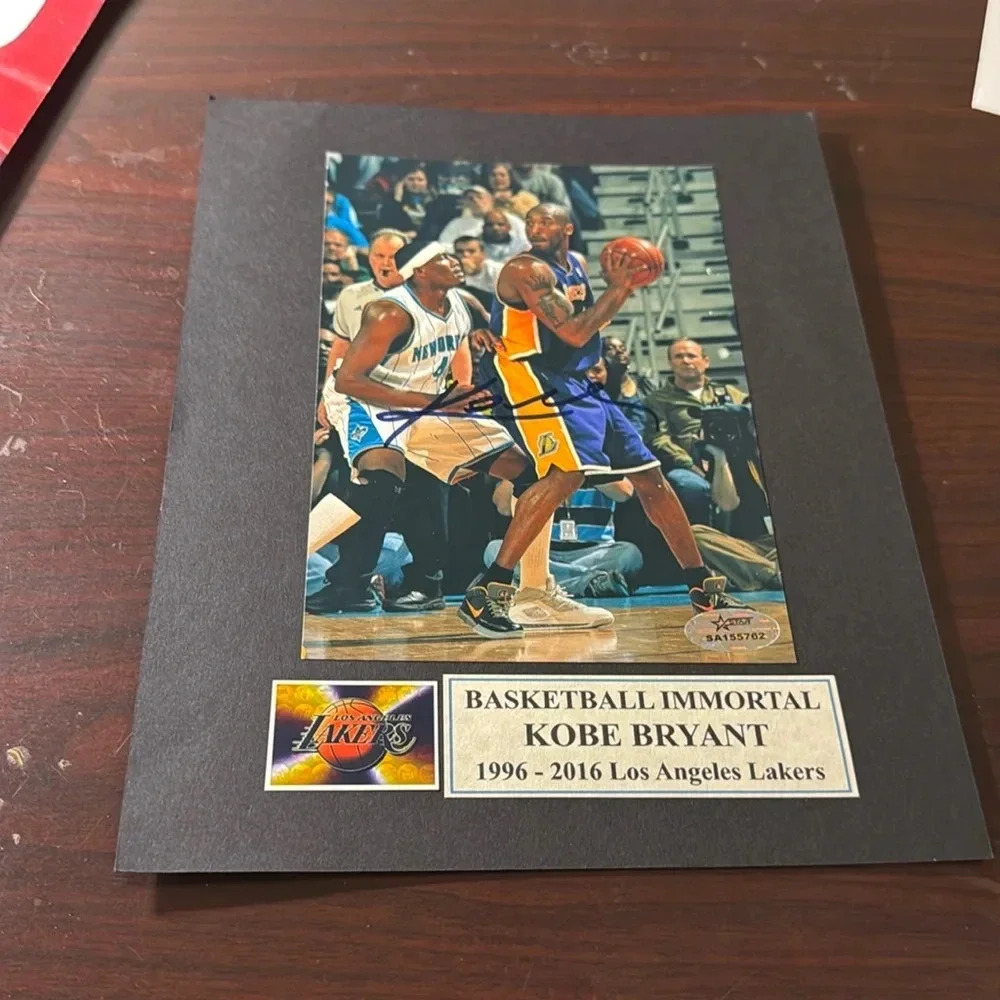 Kobe Bryant Los Angeles Lakers signed photo
